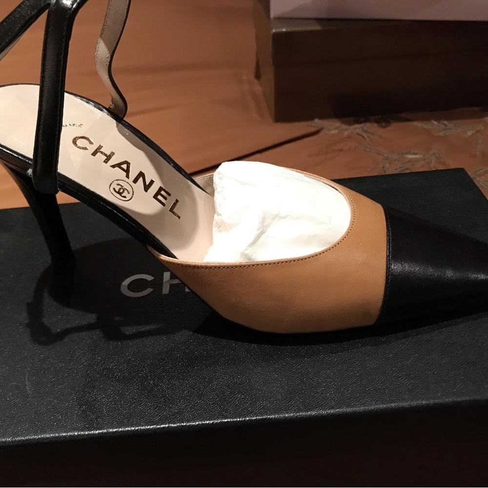 CHANEL Two-Tone Slingback Pump in Black and Tan Leather
